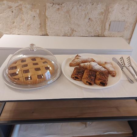 Palazzo Momi Bed and Breakfast Bari Exteriör bild