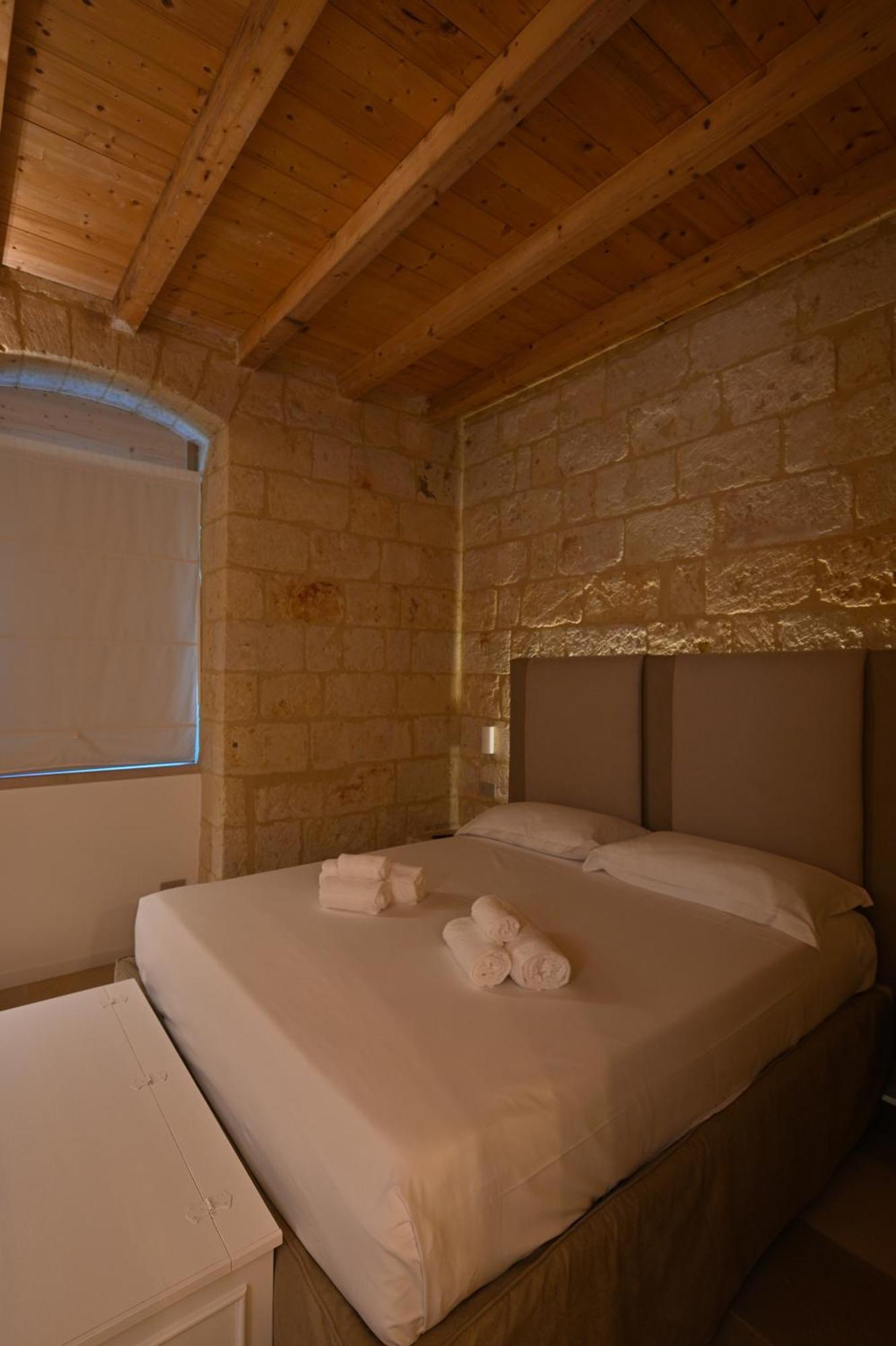 Palazzo Momi Bed and Breakfast Bari Exteriör bild