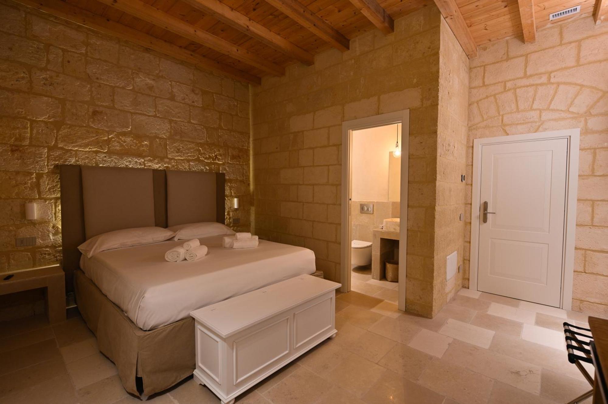 Palazzo Momi Bed and Breakfast Bari Exteriör bild
