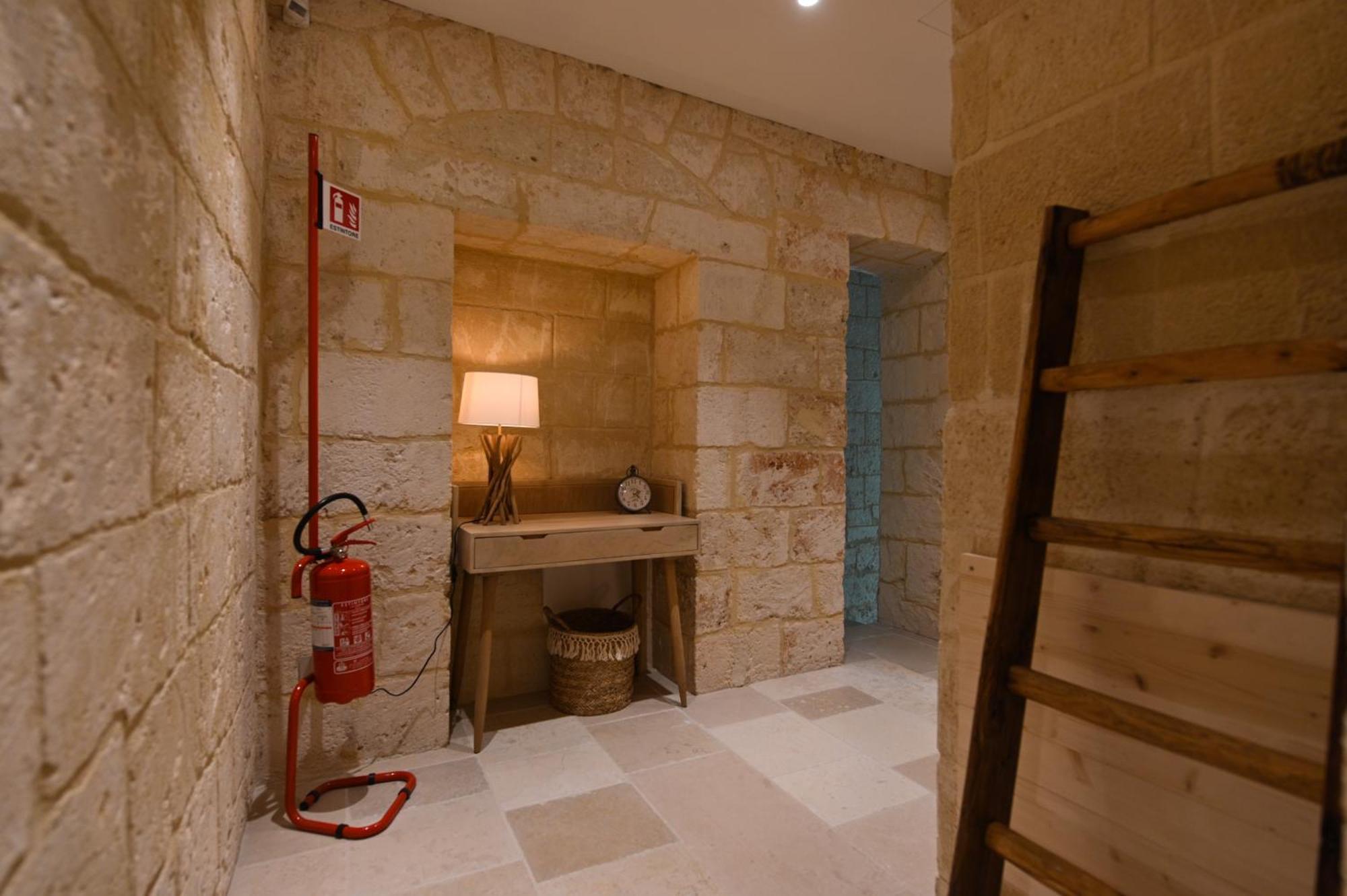 Palazzo Momi Bed and Breakfast Bari Exteriör bild